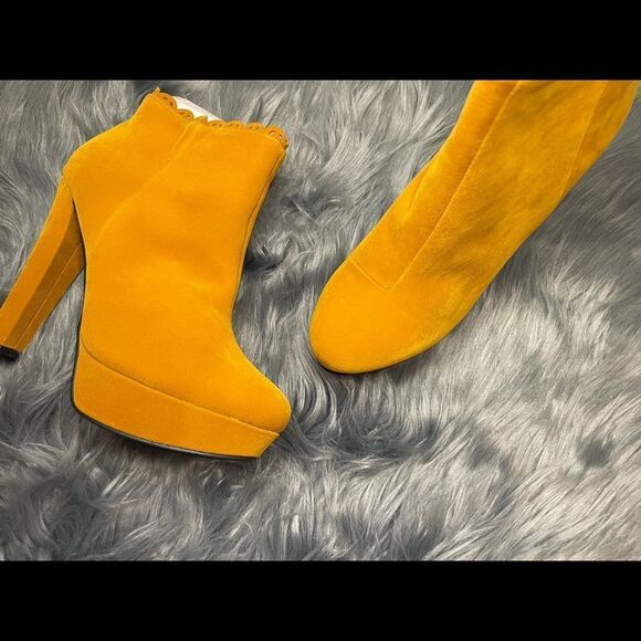 Boots  - Picture 4 of 9